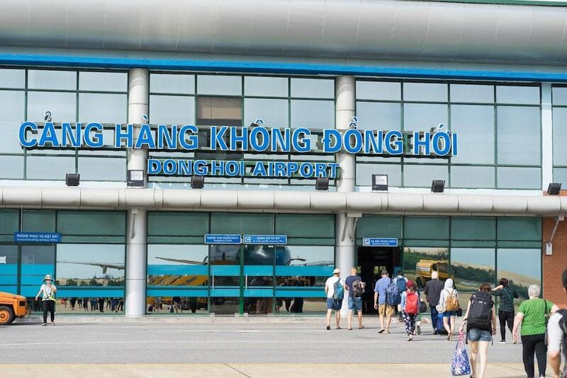 Dong Hoi Airport features a compact terminal with essential services such as cafes and waiting areas for passengers traveling within Vietnam